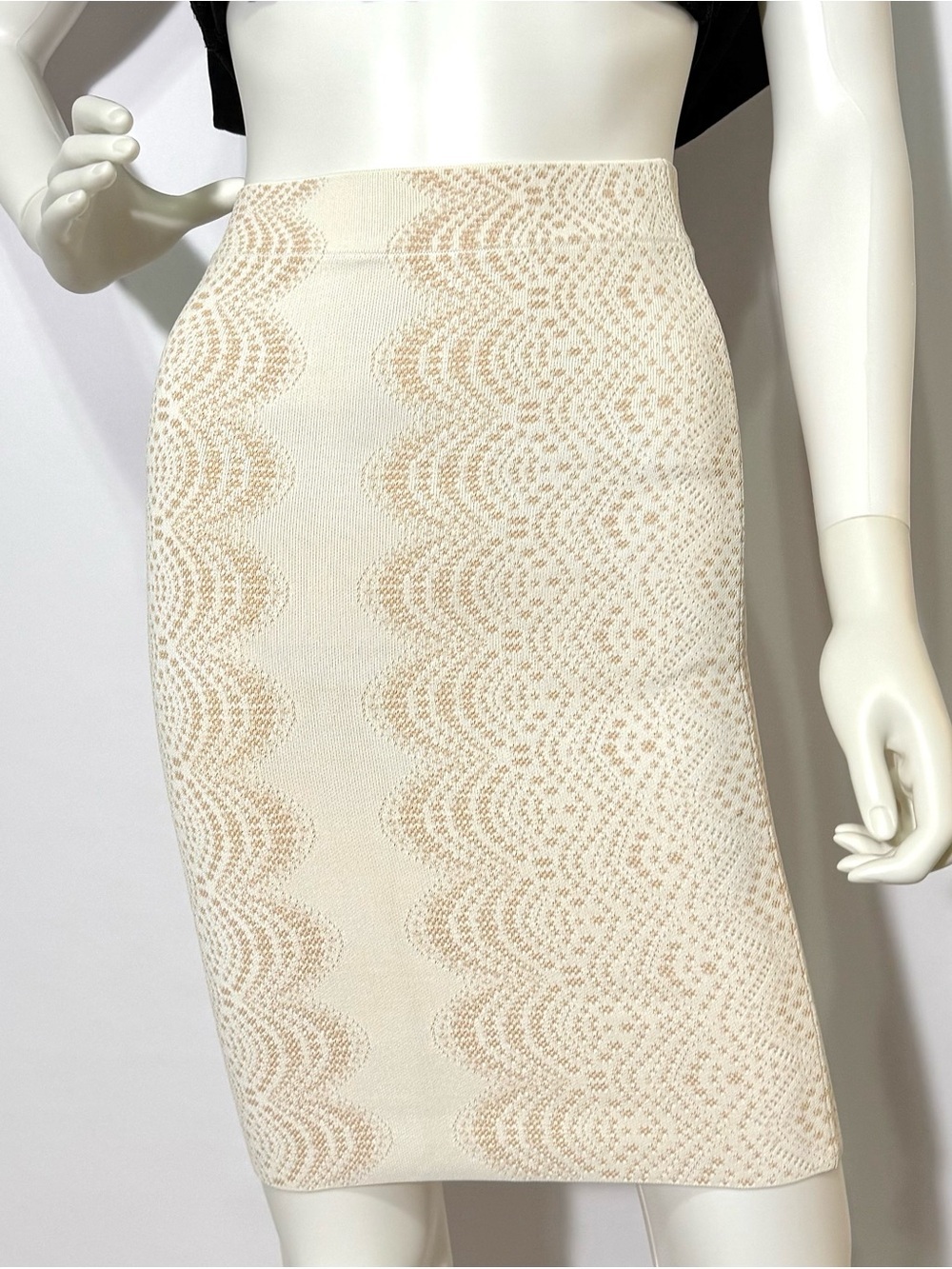 NWOT BCBGMaxAzria Cream Patterned Pencil Skirt | Size S